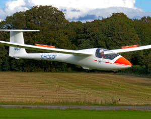 Glider landing with solo pilot at aston down cotswolds gliding club